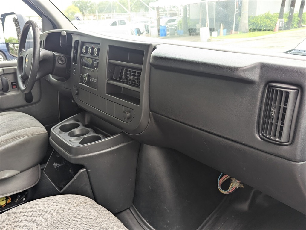 2013 Chevrolet Express 3500 Work Van 19