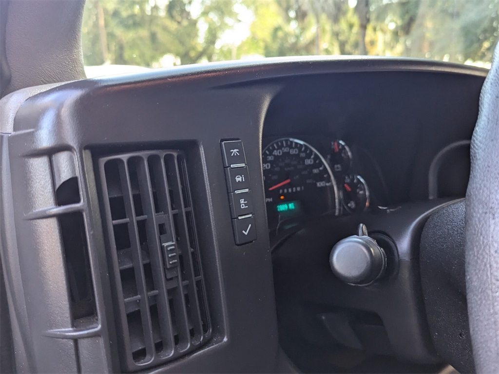 2013 Chevrolet Express 3500 Work Van 32