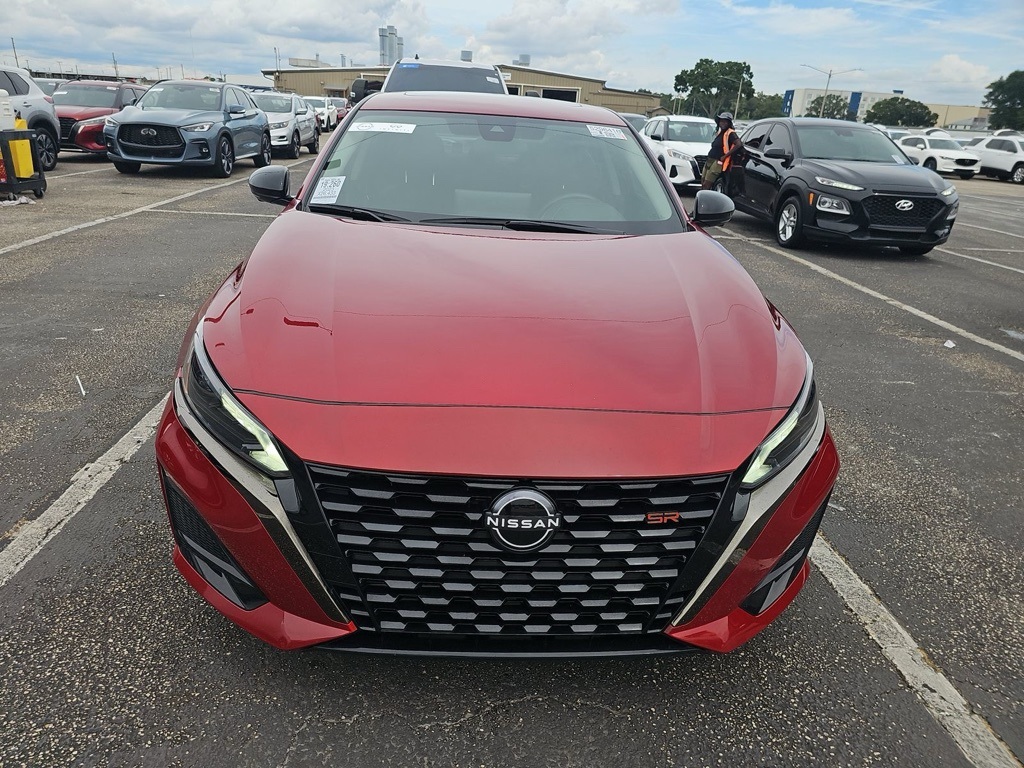 2023 Nissan Altima 2.0 SR 10