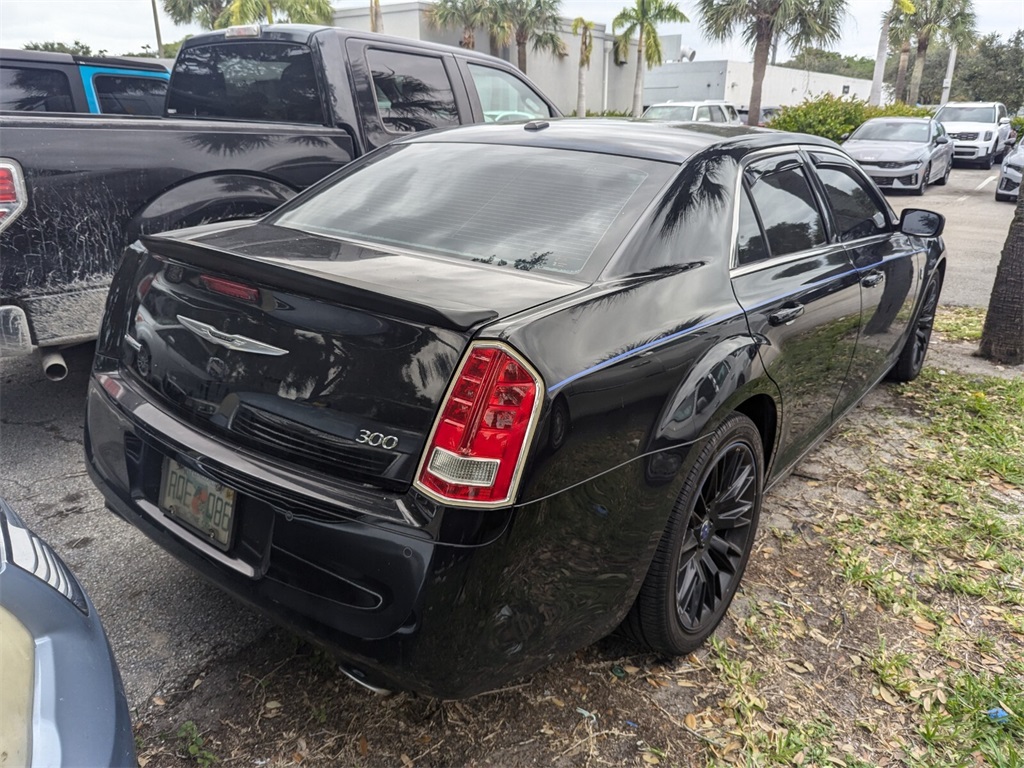 2012 Chrysler 300 S 18