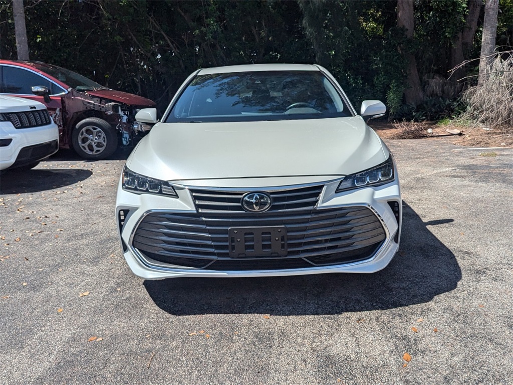 2022 Toyota Avalon XLE 2