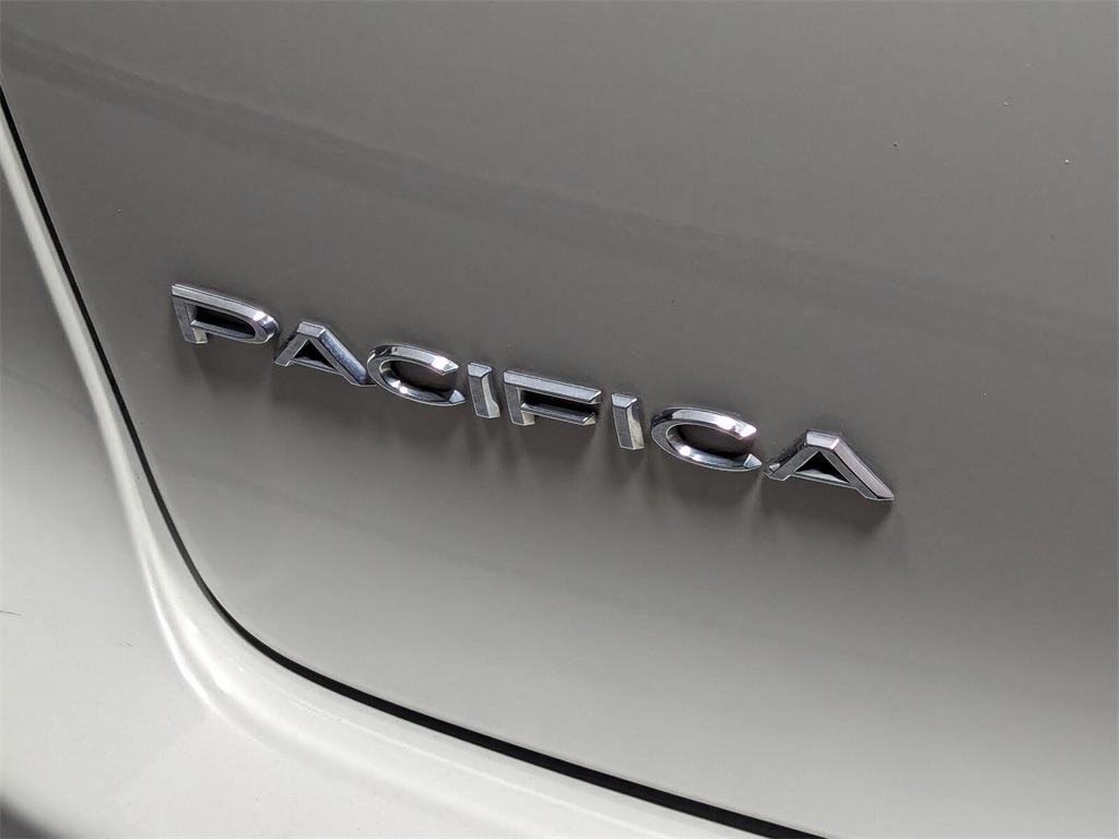 2021 Chrysler Pacifica Hybrid Touring L 4