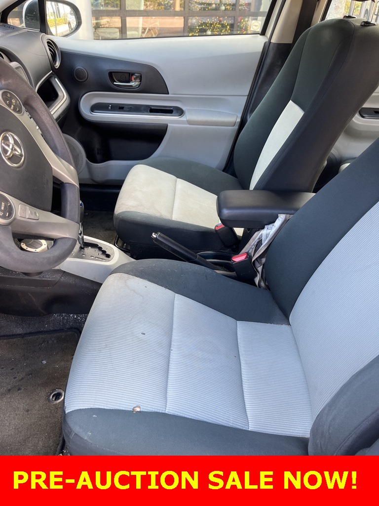 2014 Toyota Prius c Four 2