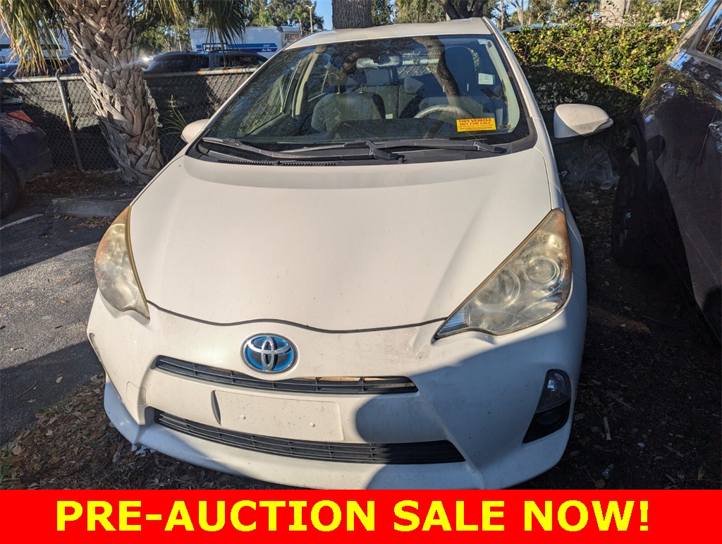 2014 Toyota Prius c Four 9