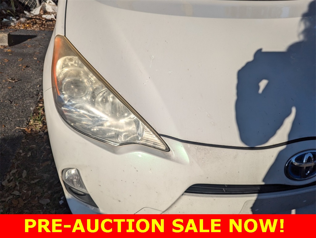 2014 Toyota Prius c Four 10