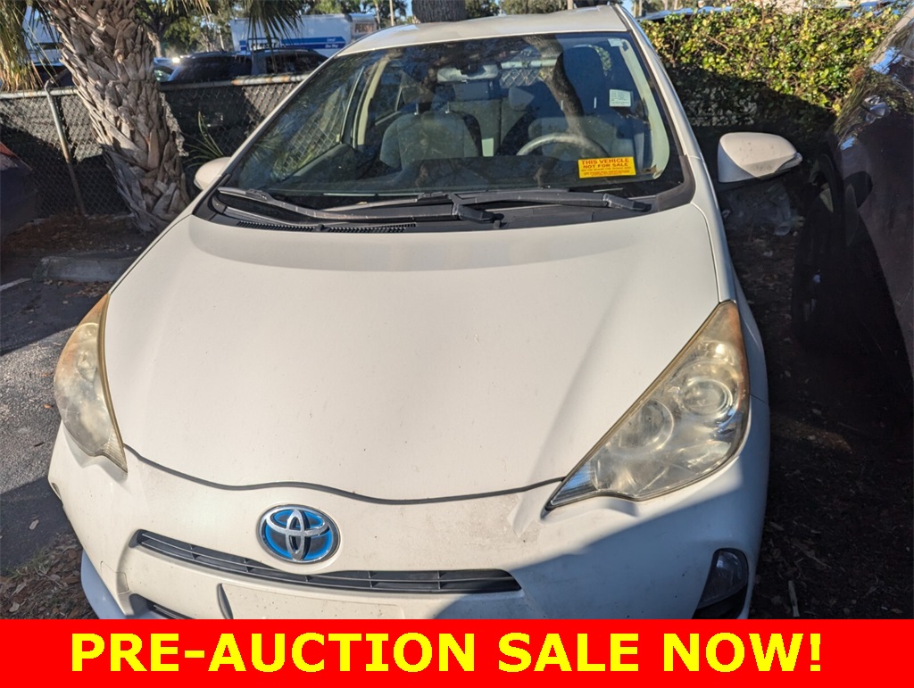 2014 Toyota Prius c Four 16