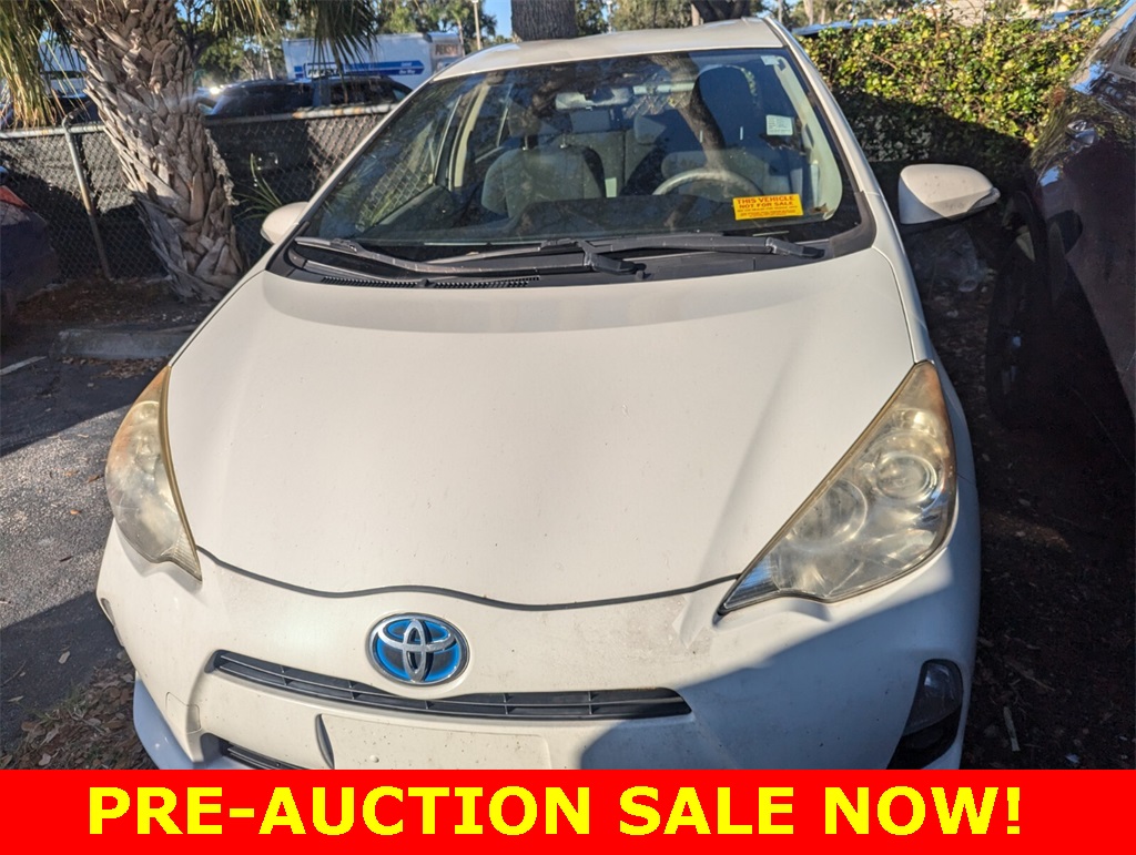 2014 Toyota Prius c Four 17