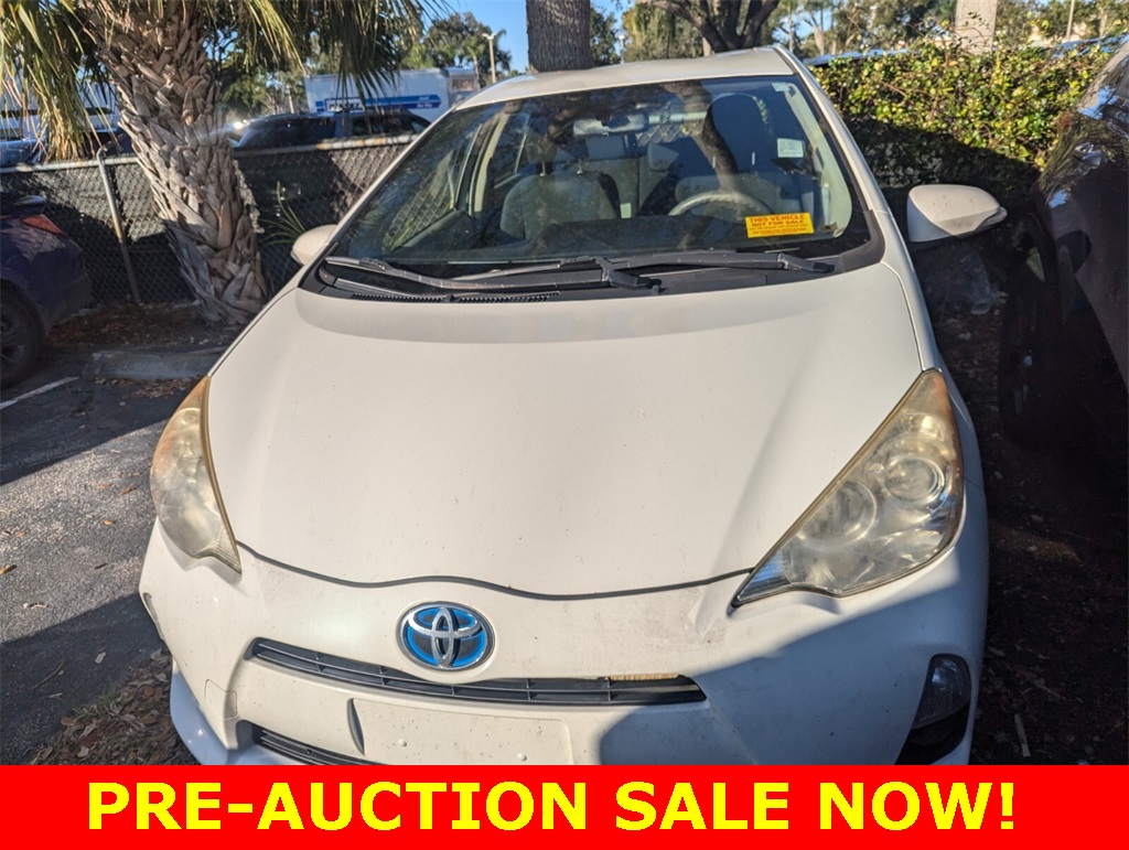 2014 Toyota Prius c Four 18