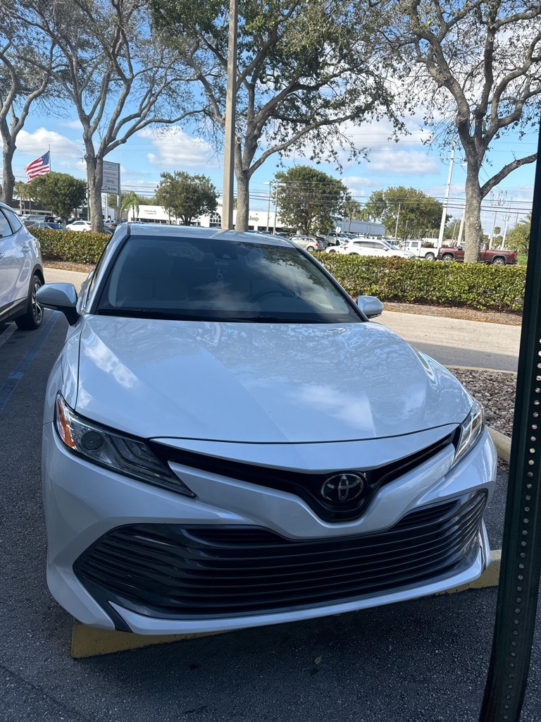 2020 Toyota Camry XLE 14