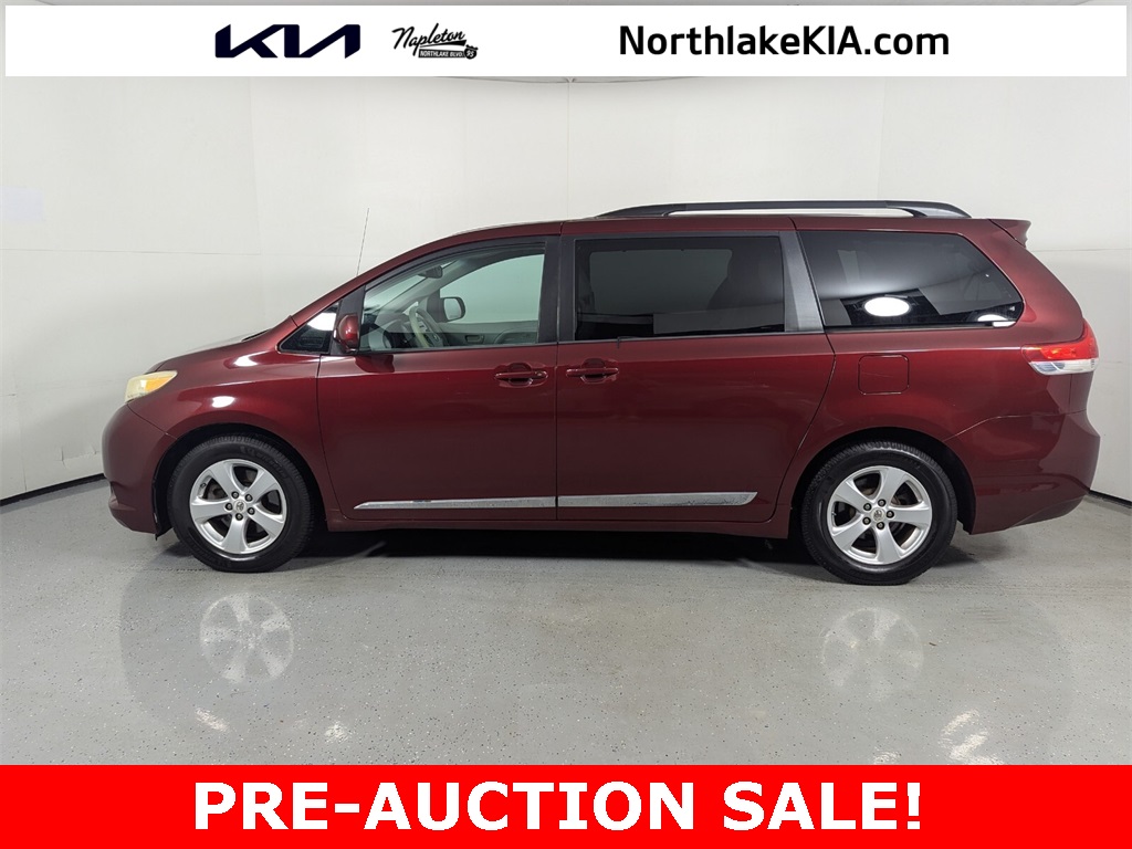 2012 Toyota Sienna LE 4