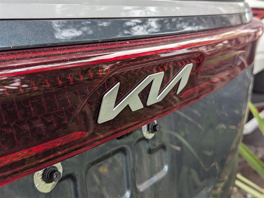 2024 Kia Carnival EX 16