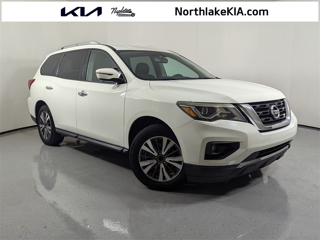 2017 Nissan Pathfinder SV 1