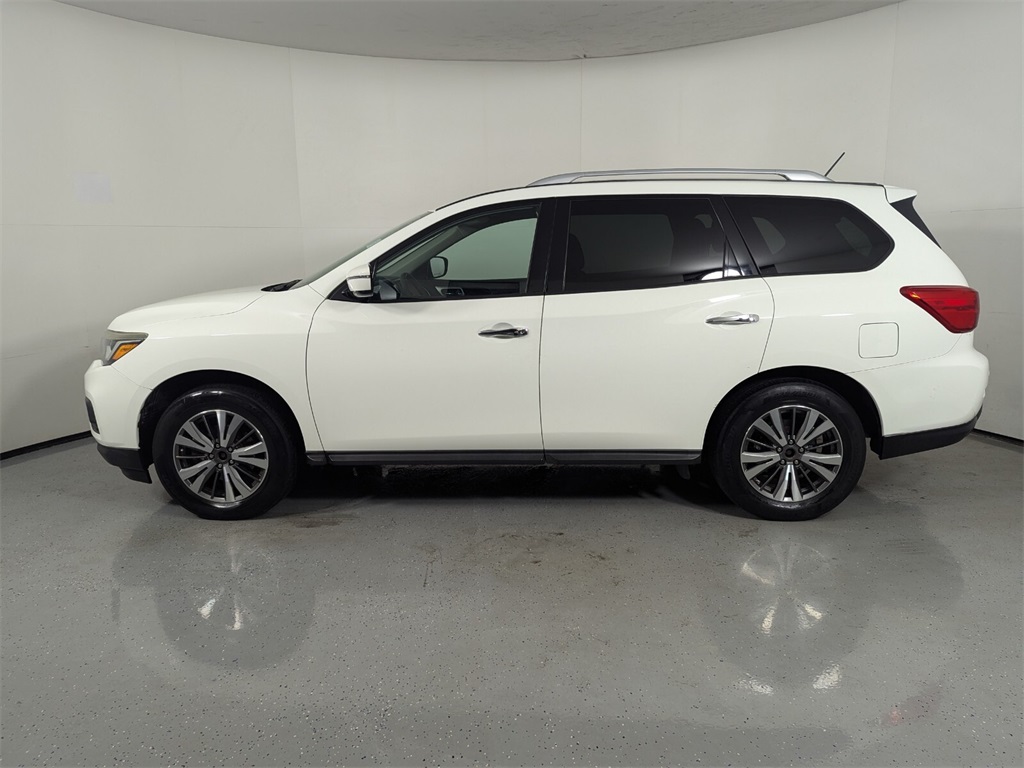 2017 Nissan Pathfinder SV 4