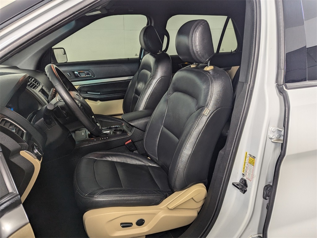 2016 Ford Explorer Base 12