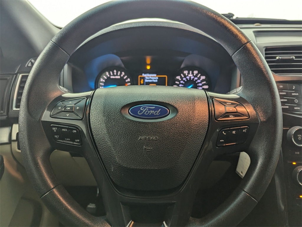 2016 Ford Explorer Base 17