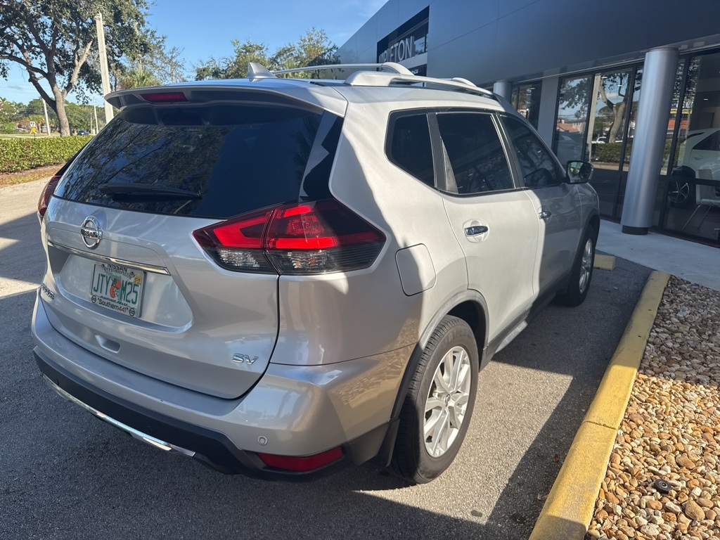 2020 Nissan Rogue SV 14