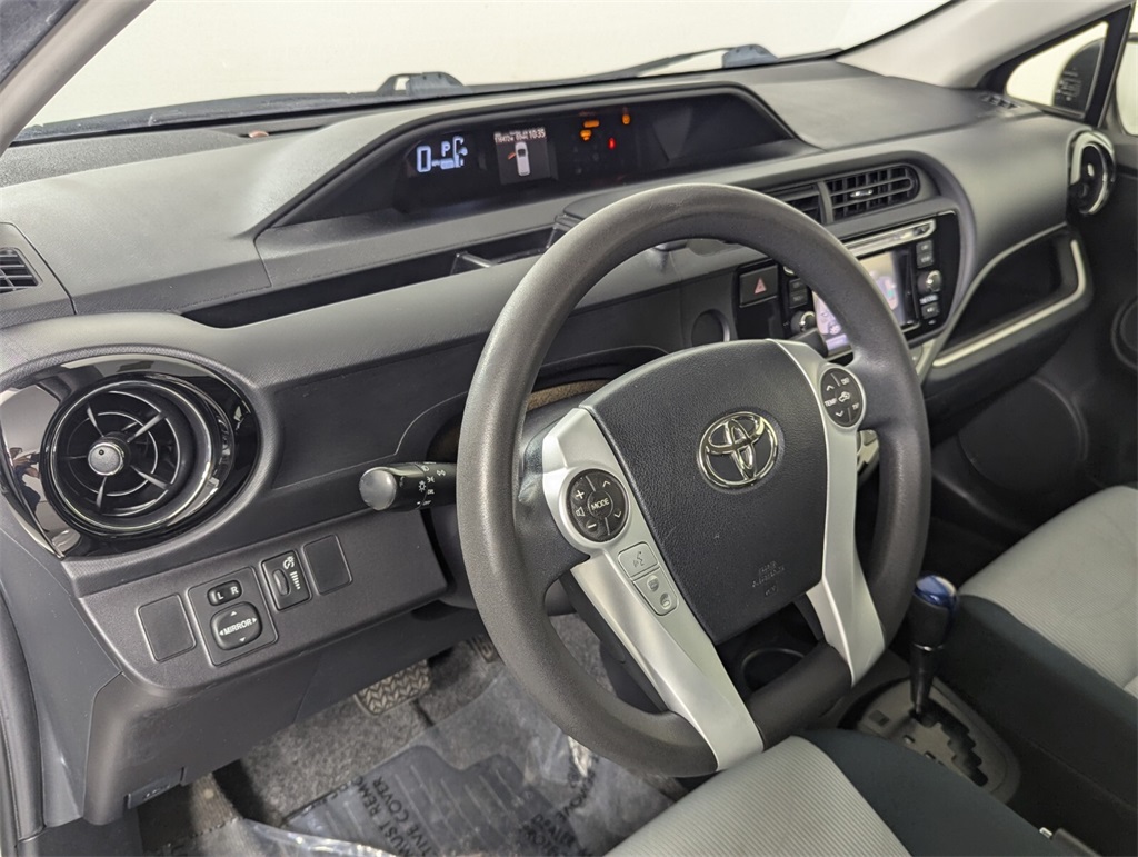 2015 Toyota Prius c Four 11