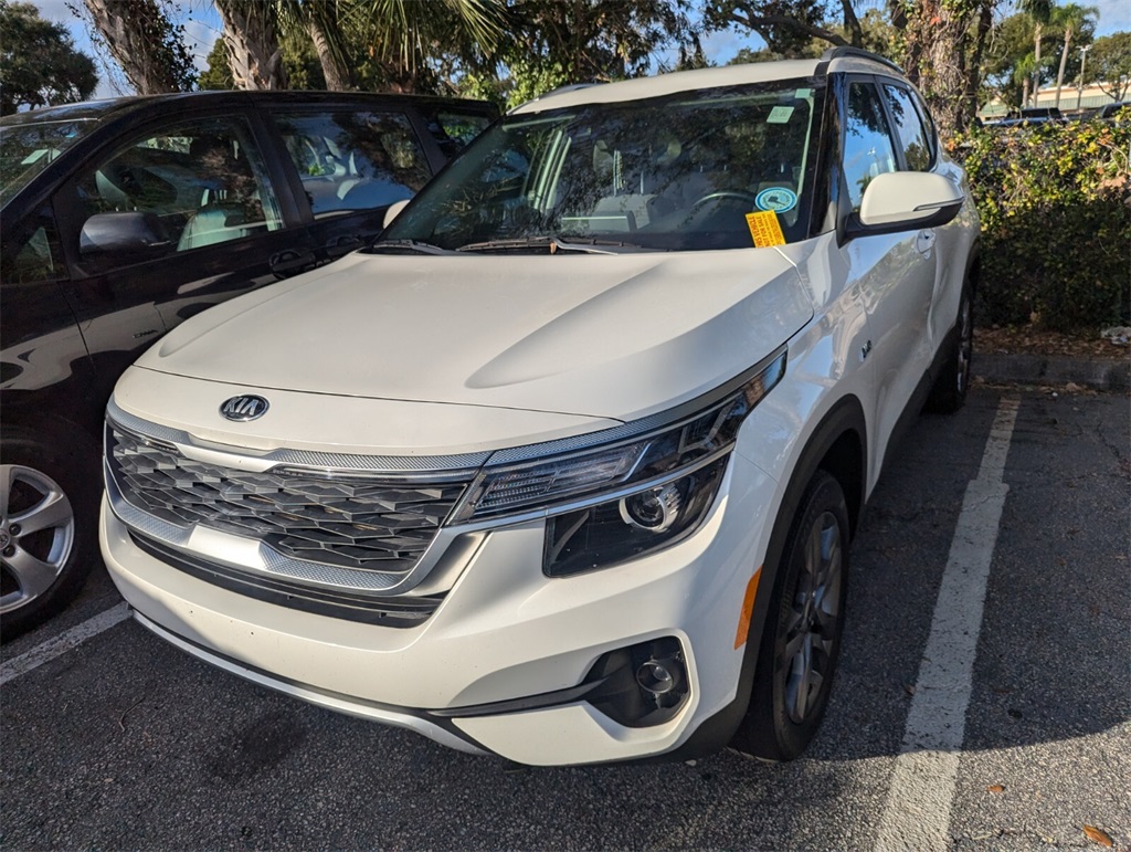 2021 Kia Seltos S 12