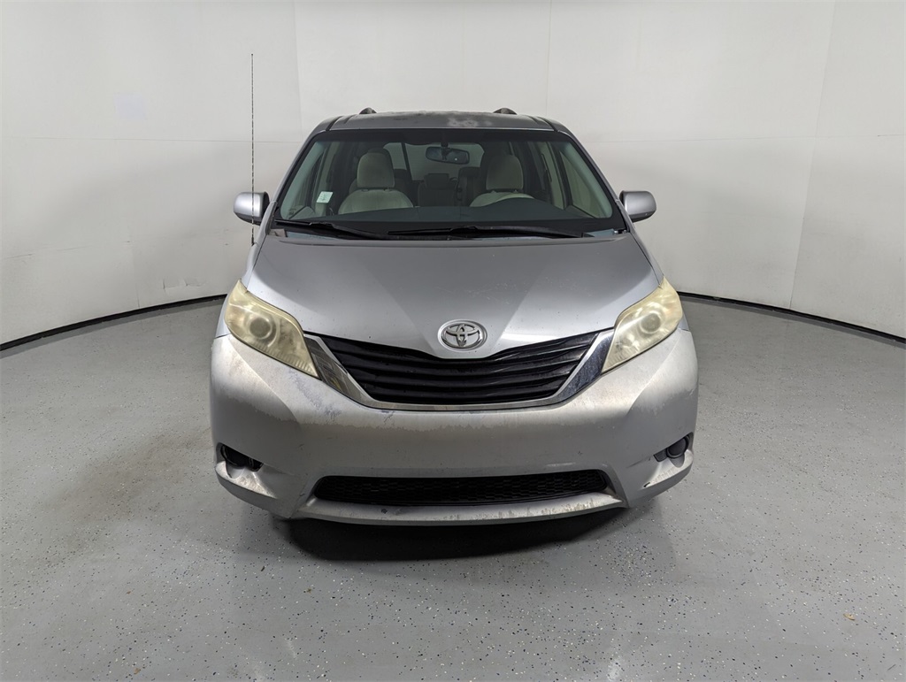 2013 Toyota Sienna LE 2