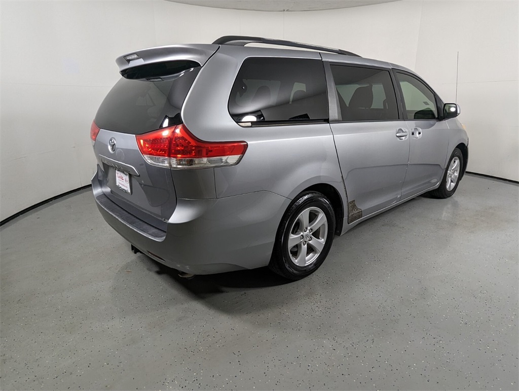 2013 Toyota Sienna LE 6