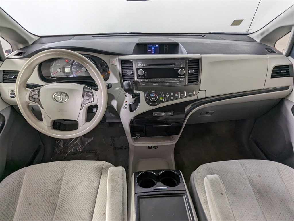 2013 Toyota Sienna LE 14