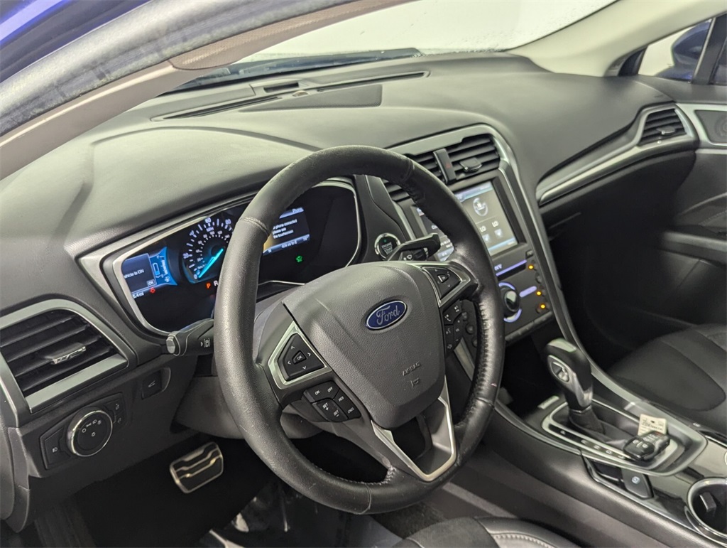 2016 Ford Fusion Hybrid Titanium 11