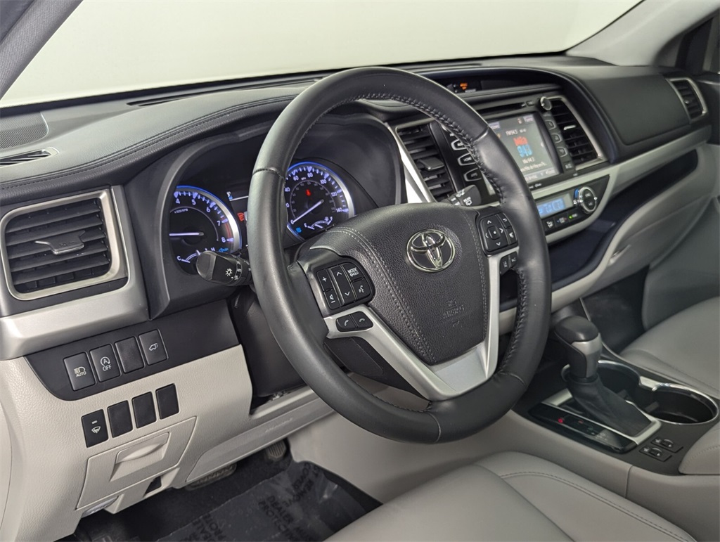 2019 Toyota Highlander XLE 12