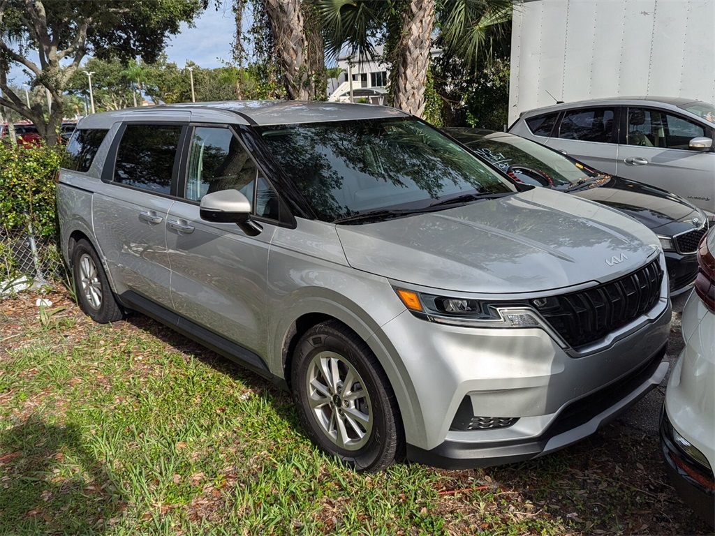 2022 Kia Carnival LXS 2