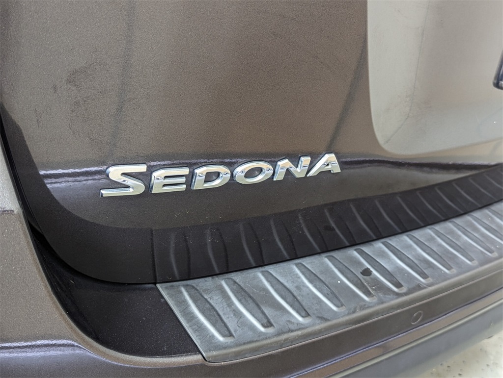 2020 Kia Sedona EX 8