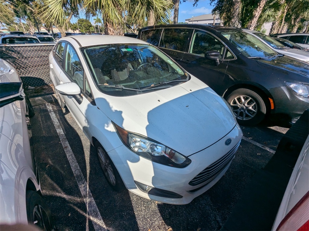 2014 Ford Fiesta SE 23