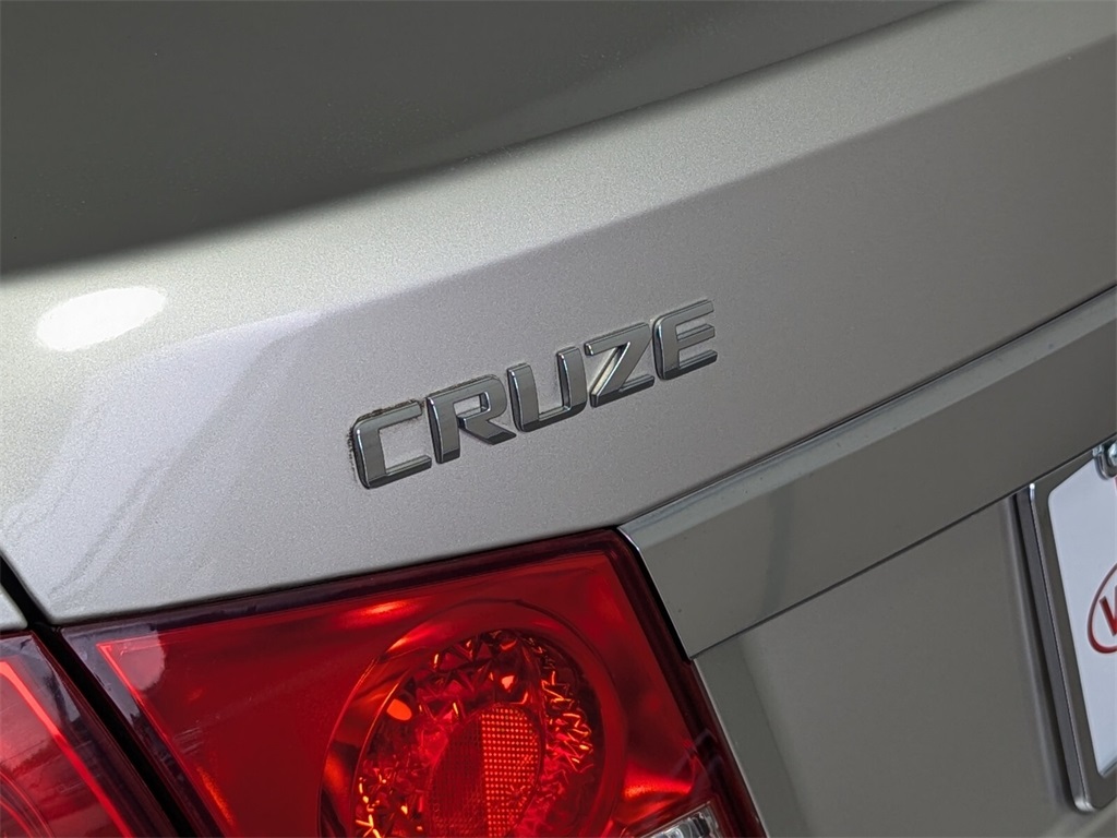 2013 Chevrolet Cruze LS 5