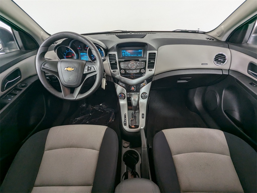 2013 Chevrolet Cruze LS 11