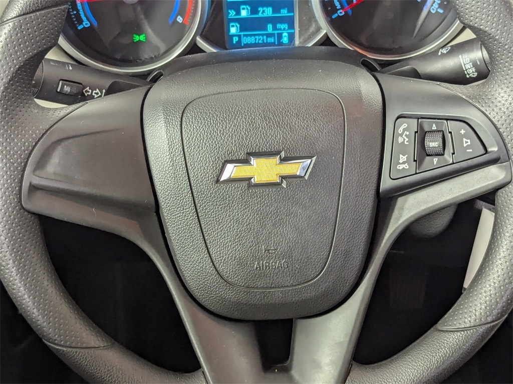 2013 Chevrolet Cruze LS 12