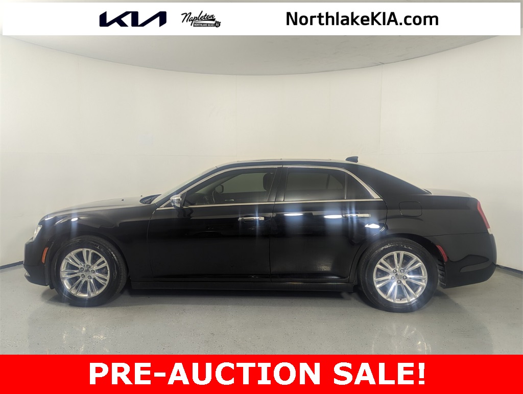 2016 Chrysler 300C Base 4