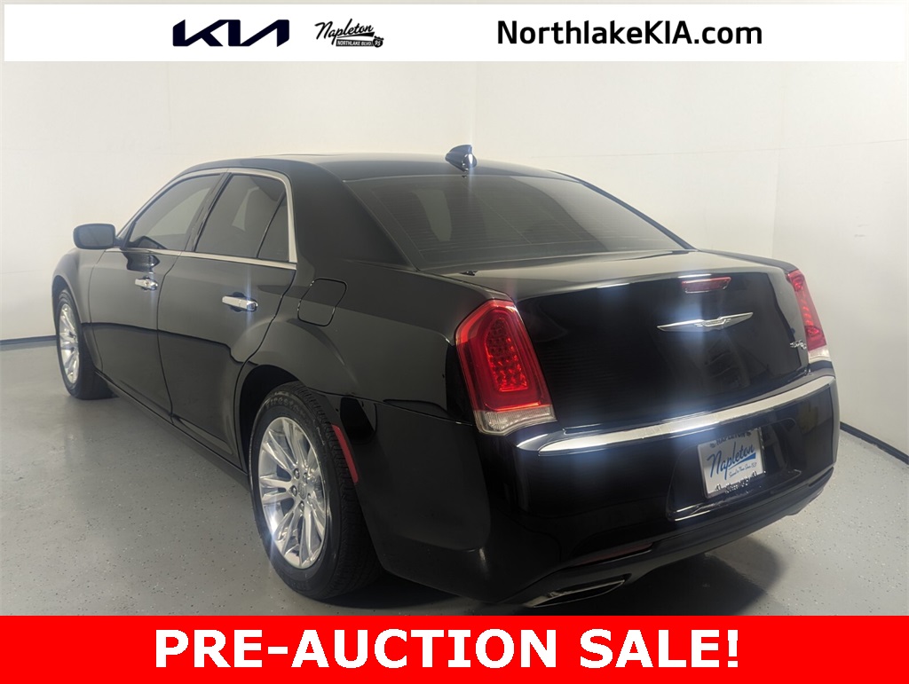 2016 Chrysler 300C Base 5