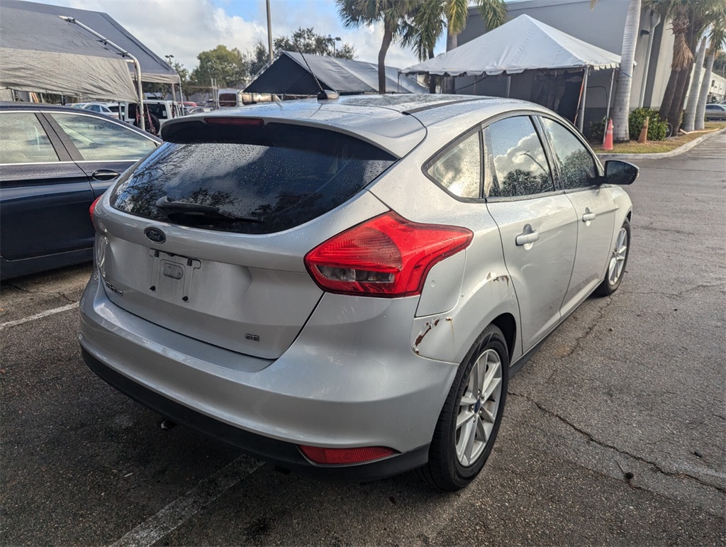 2015 Ford Focus SE 16