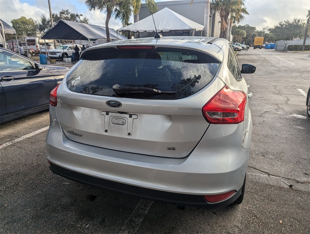 2015 Ford Focus SE 20