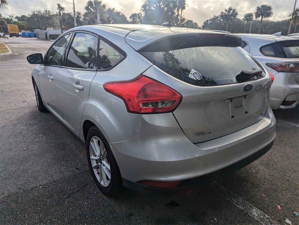 2015 Ford Focus SE 24