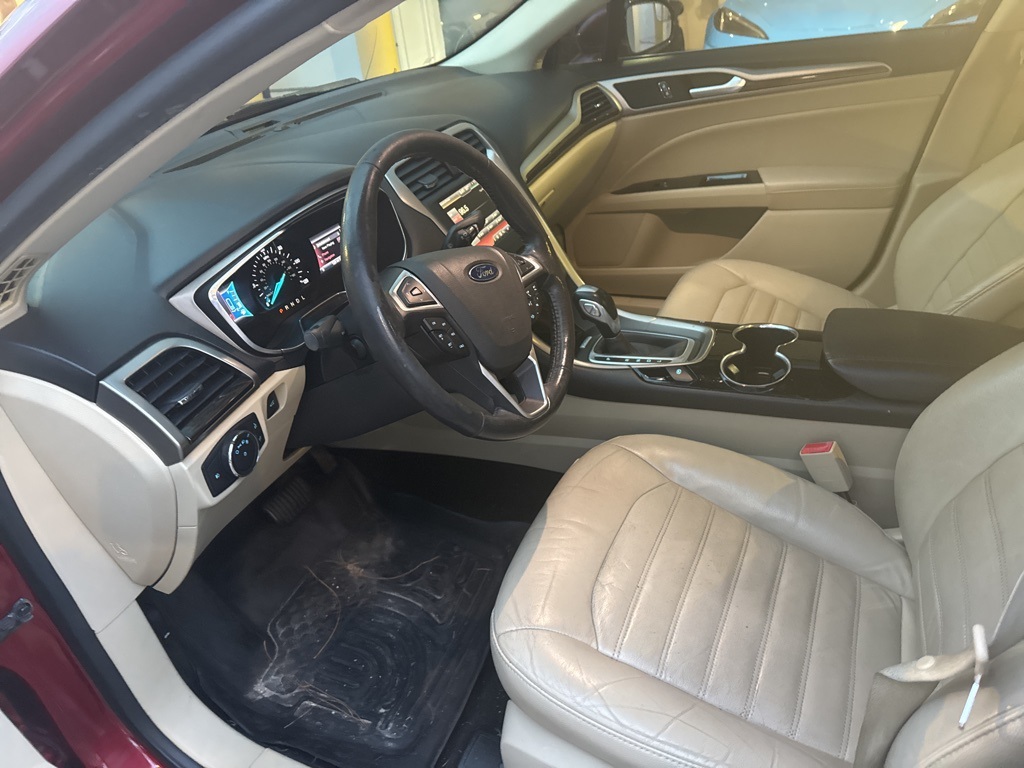 2016 Ford Fusion Hybrid SE 11