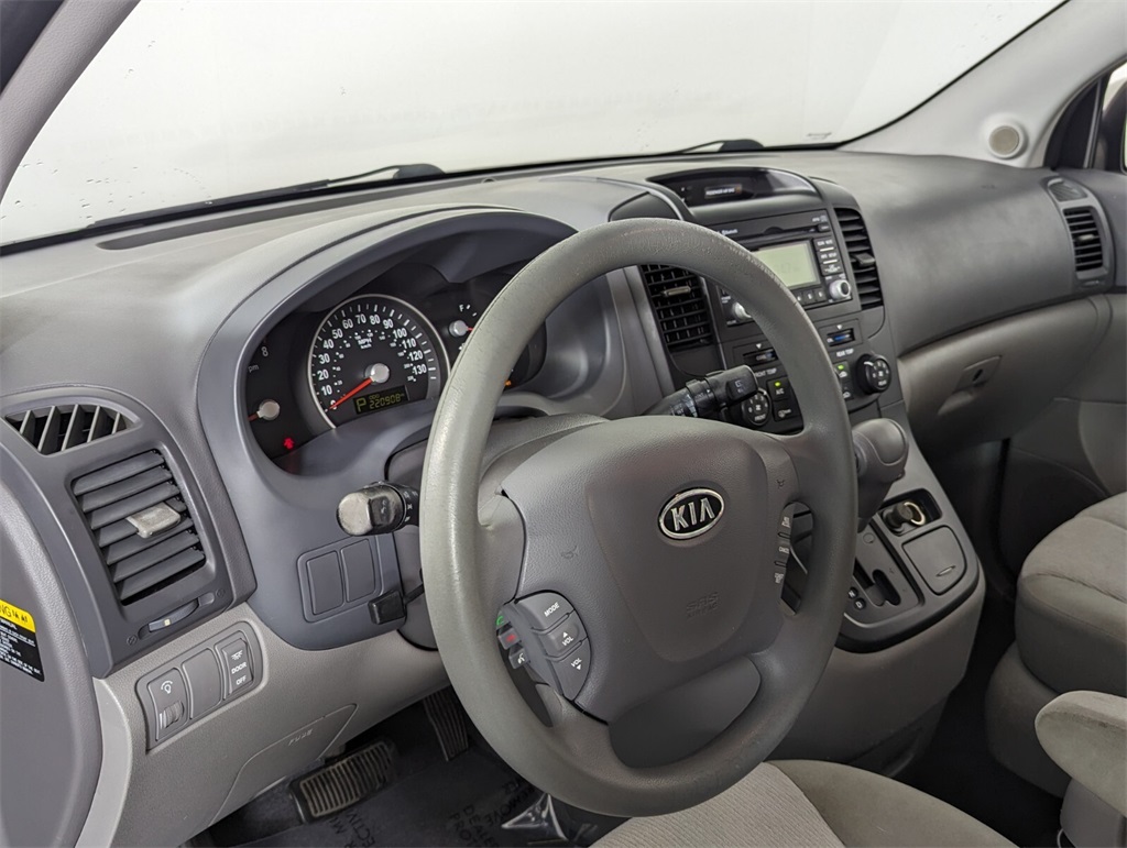 2012 Kia Sedona LX 11