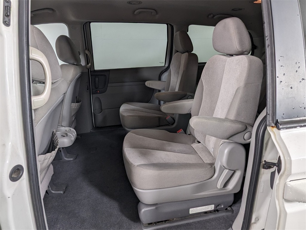 2012 Kia Sedona LX 23