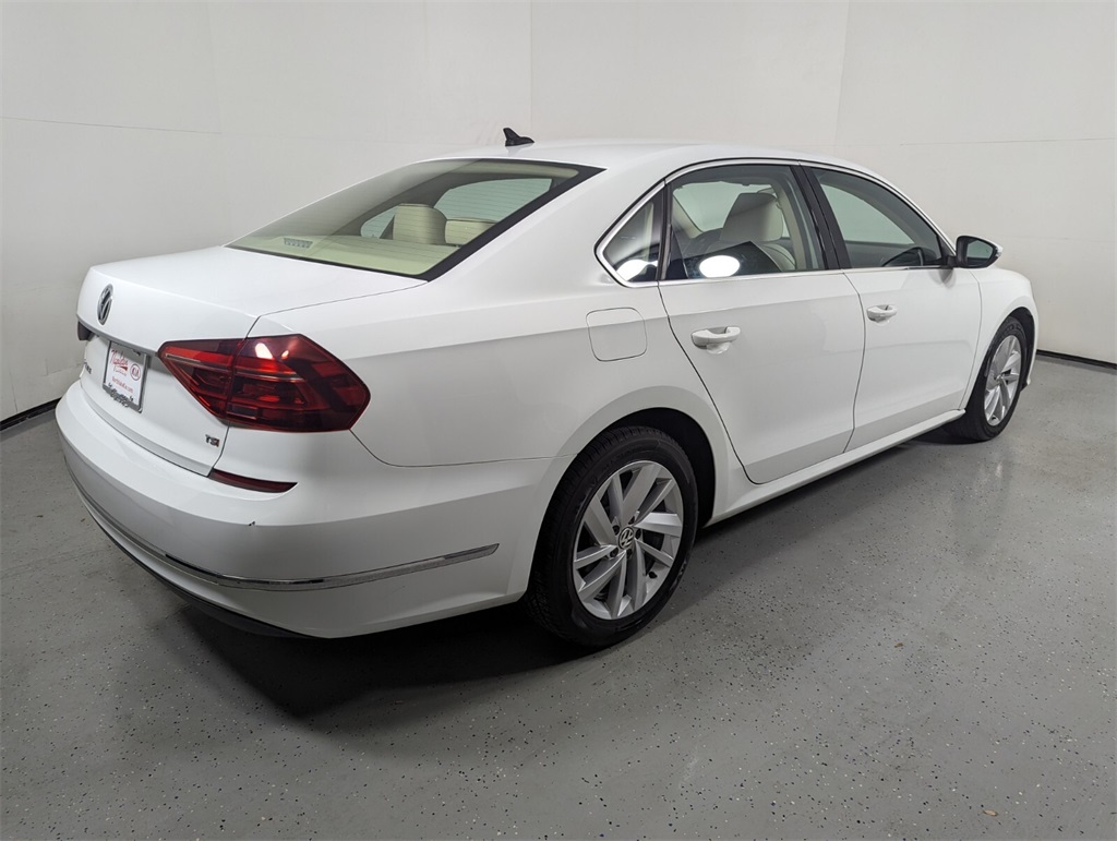 2018 Volkswagen Passat  6