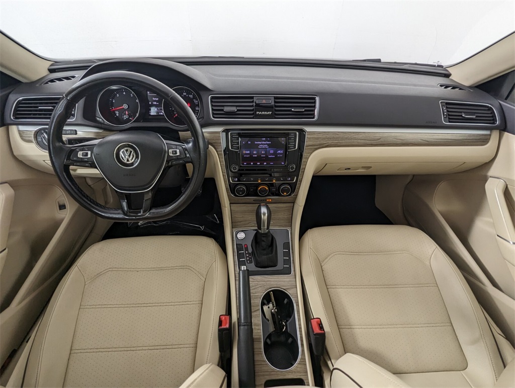 2018 Volkswagen Passat  16