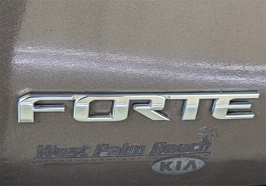 2011 Kia Forte EX 8