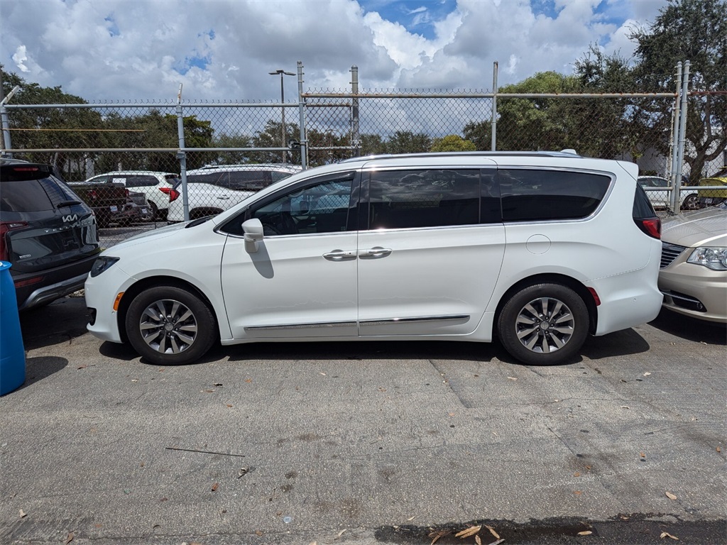 2019 Chrysler Pacifica Touring L Plus 10