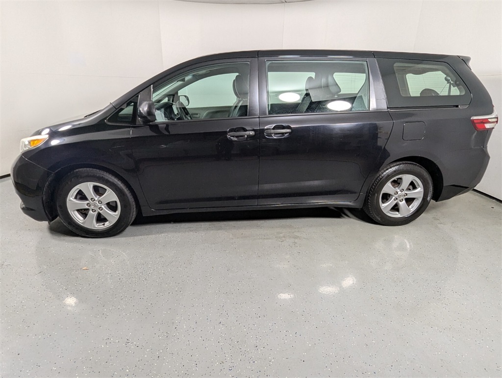 2017 Toyota Sienna L 4