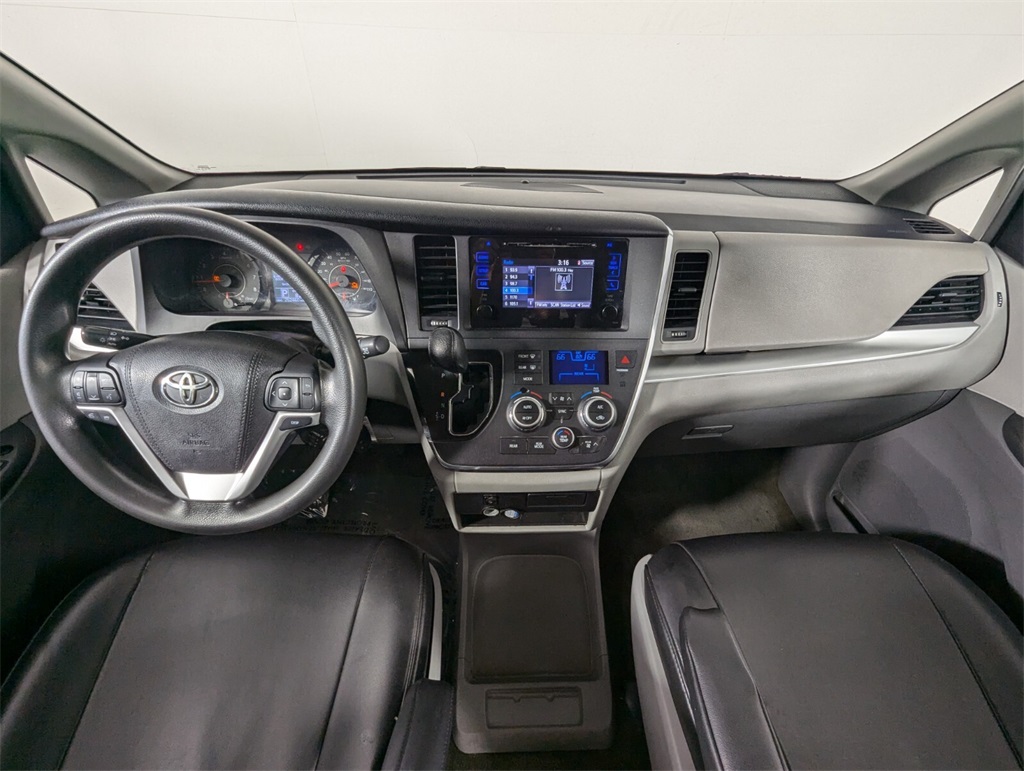 2017 Toyota Sienna L 15