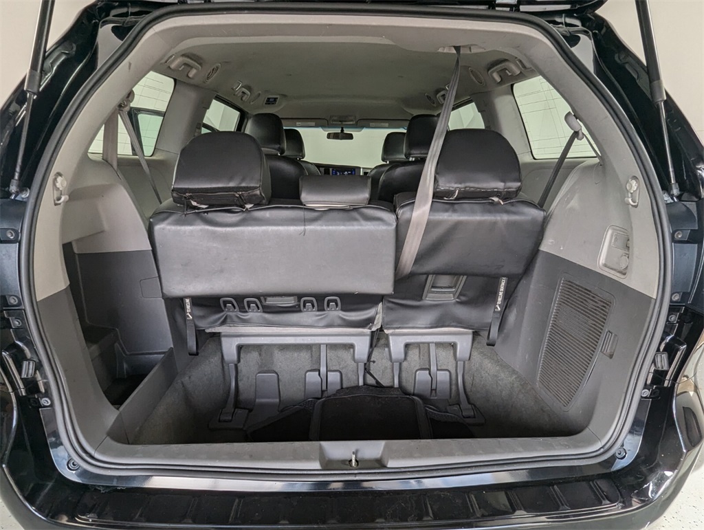 2017 Toyota Sienna L 28