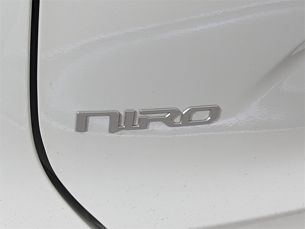 2024 Kia Niro LX 8