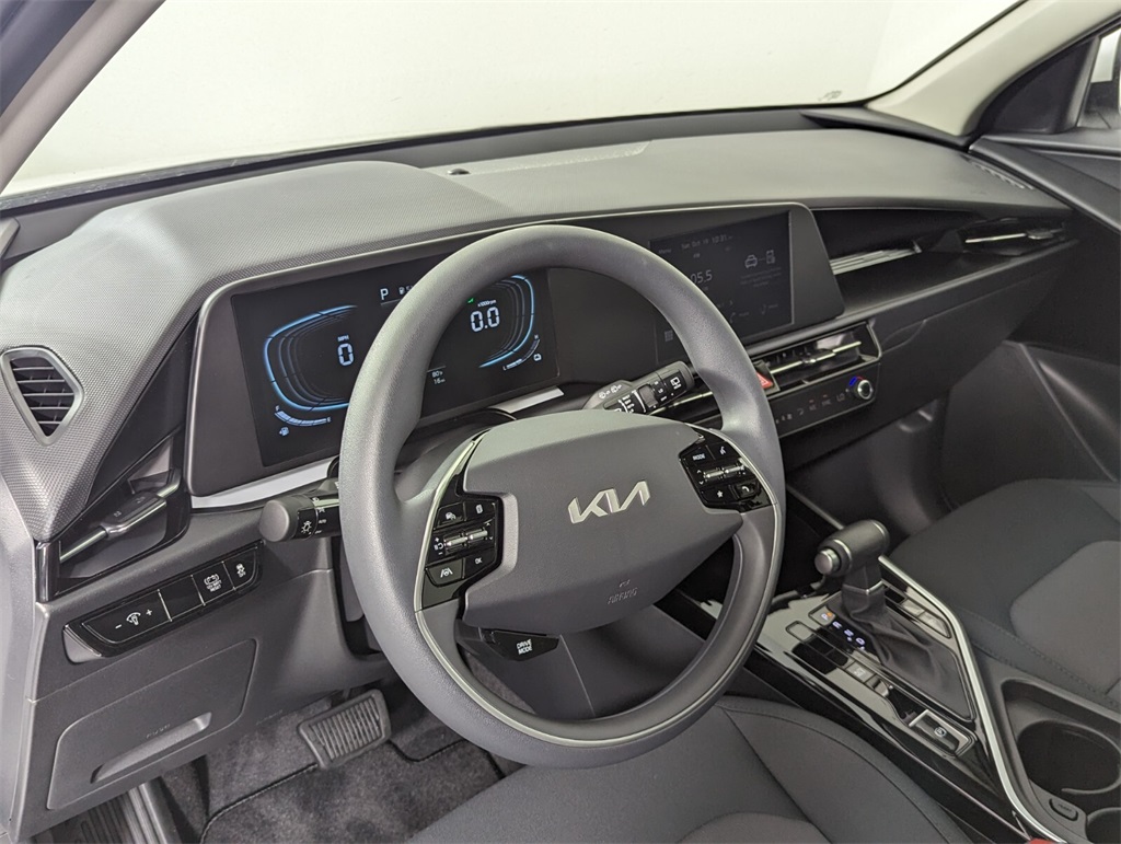 2024 Kia Niro LX 11